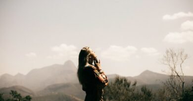 Entre Matière et Invisible Qui Chasse les Mauvaises Énergies et Comment Retrouver l’Harmonie