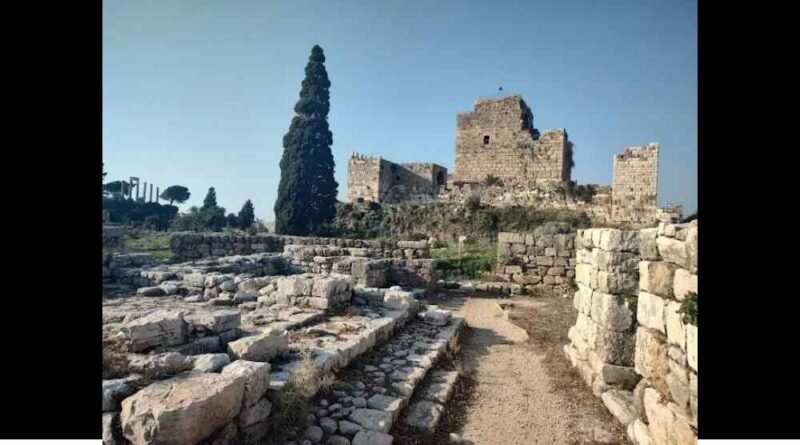 Pierre noire, Baalat Gabal et Adonis